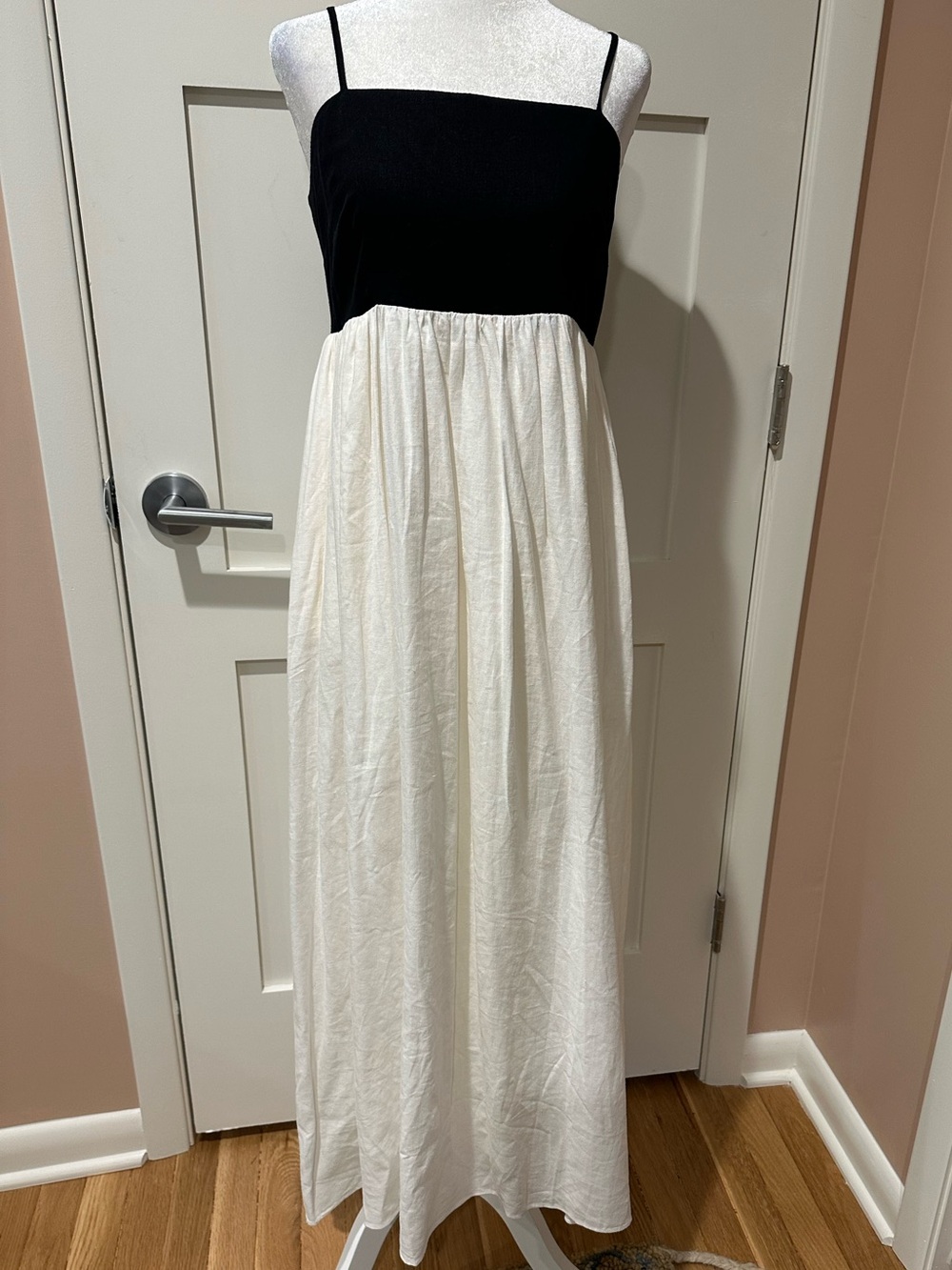 NWOT Ann Taylor size 2 Petite black and cream linen blend sundress